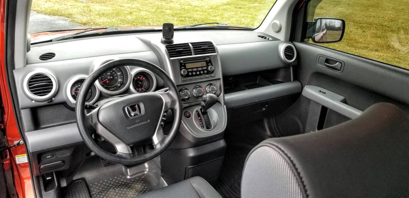 Illustration for article titled At $6,200, Could This 2004 Honda Sport-Ute Put You In Your Element?